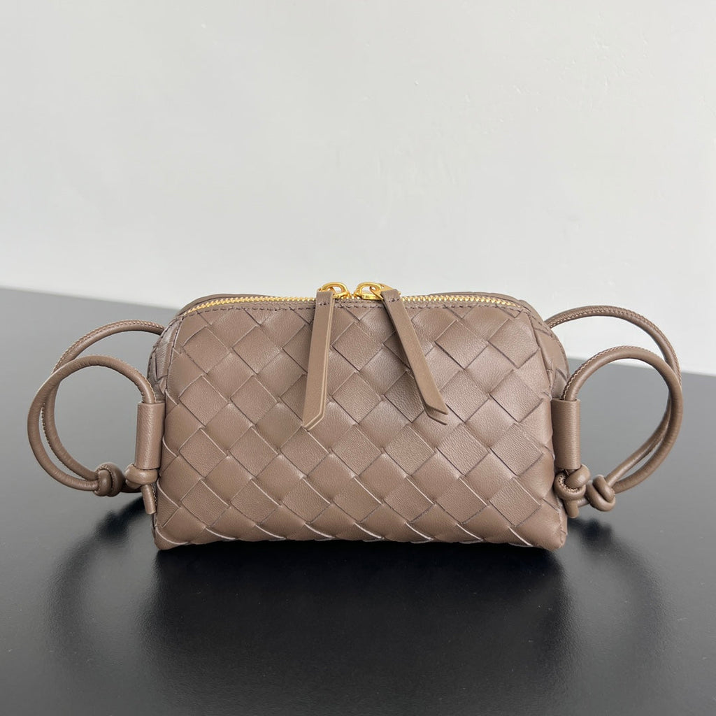 CONCERT POUCH 18 IN MEDIUM BROWN LAMBSKIN